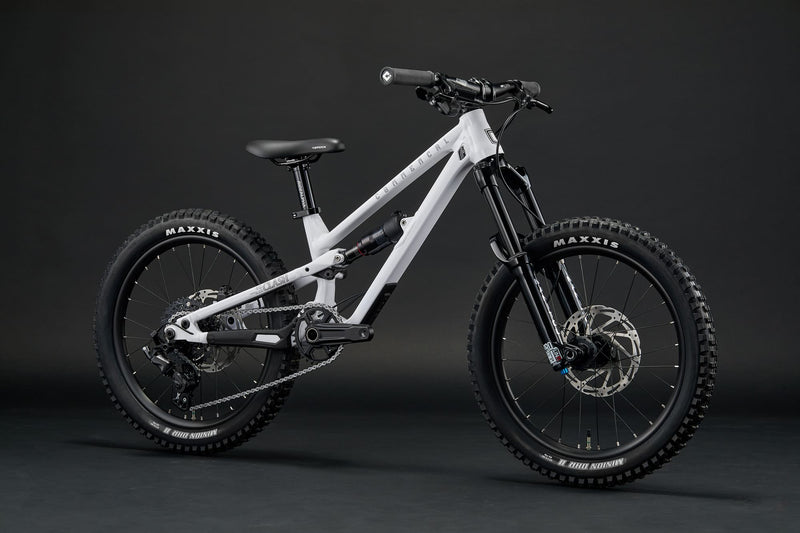 Load image into Gallery viewer, Commencal Clash 20 Pure White Kids Mountain Bike