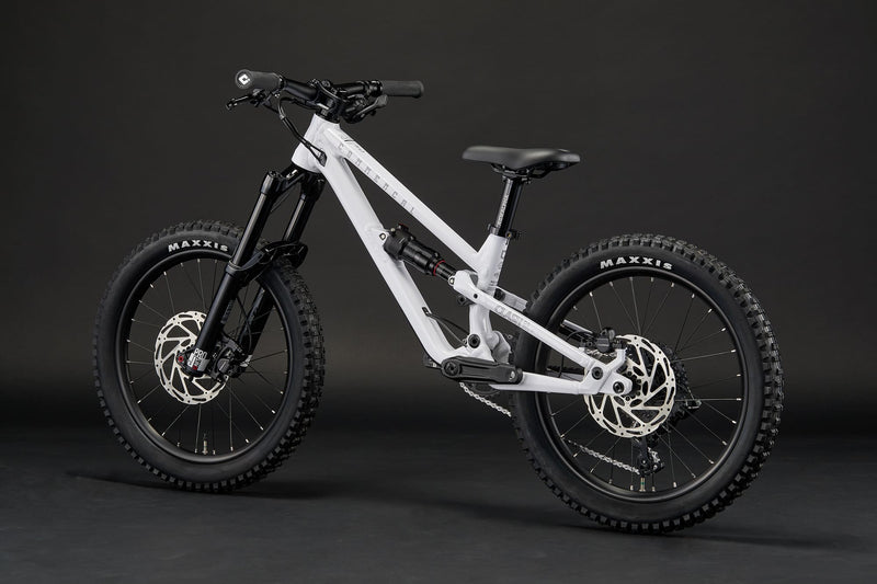 Load image into Gallery viewer, Commencal Clash 20 Pure White Kids Mountain Bike