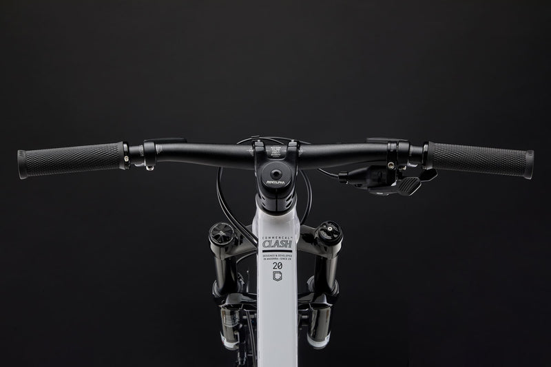 Load image into Gallery viewer, Commencal Clash 20 Pure White Kids Mountain Bike