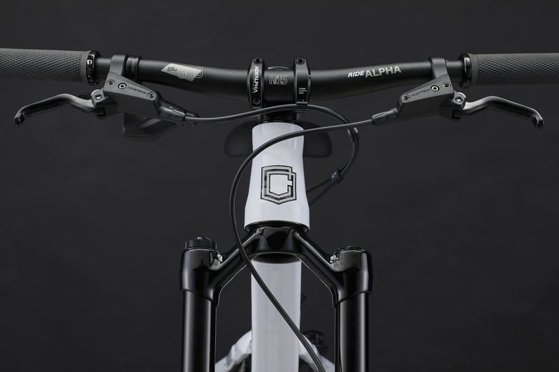 Load image into Gallery viewer, Commencal Clash 20 Pure White Kids Mountain Bike