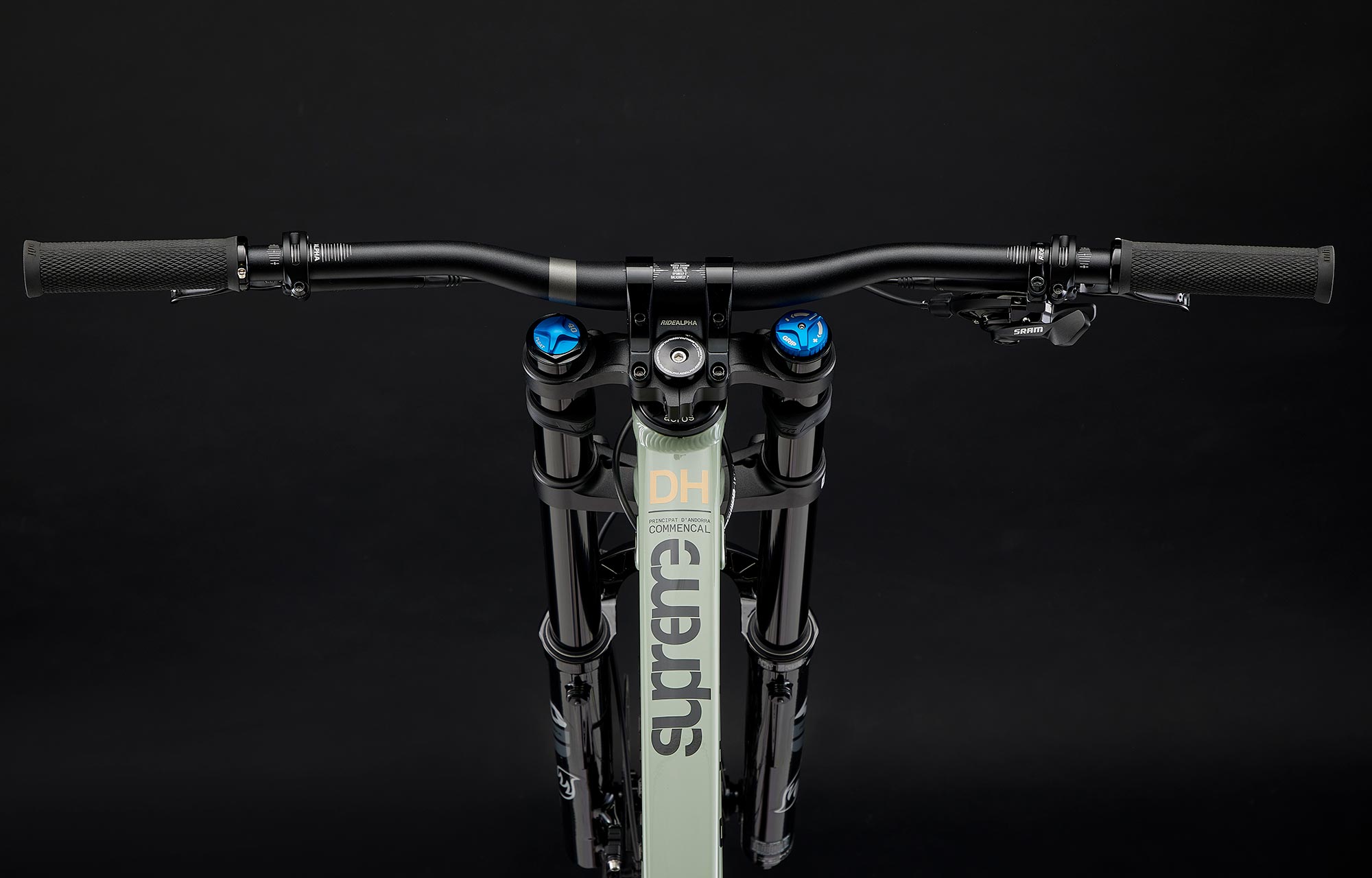 Commencal Supreme DH V5 Essential Heritage Green Downhill Bike