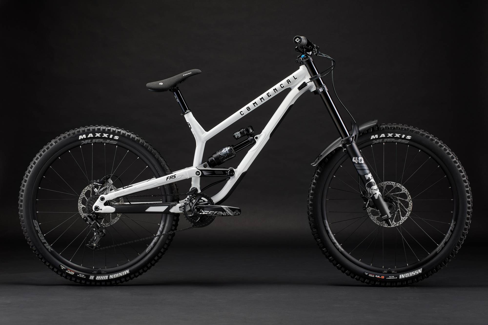 Commencal FRS Essential Pure White 2025 Freeride Downhill Bike