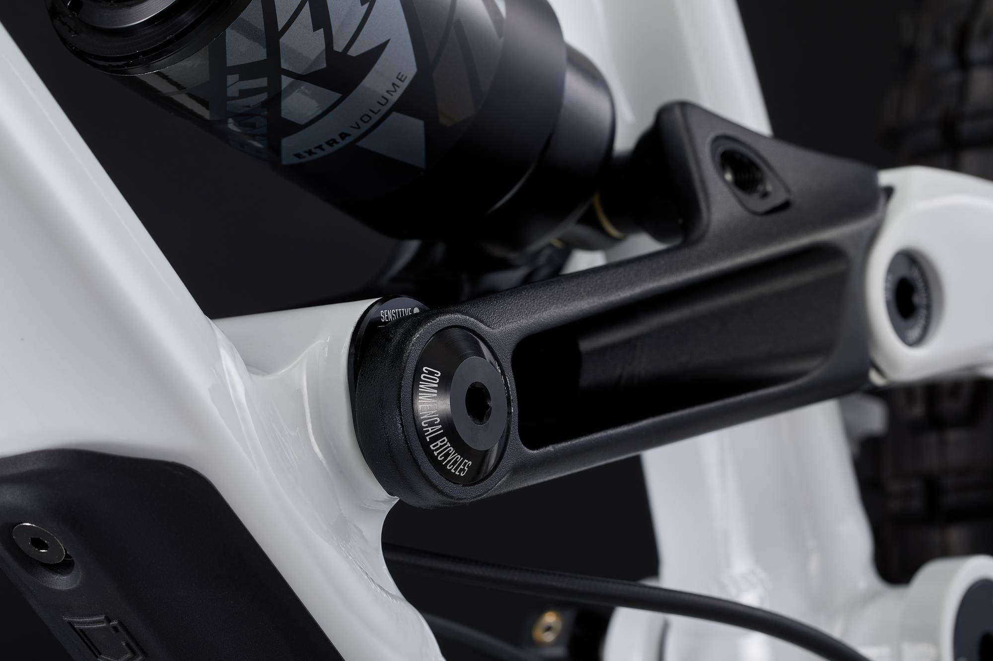 Commencal FRS Essential Pure White 2025 Freeride Downhill Bike