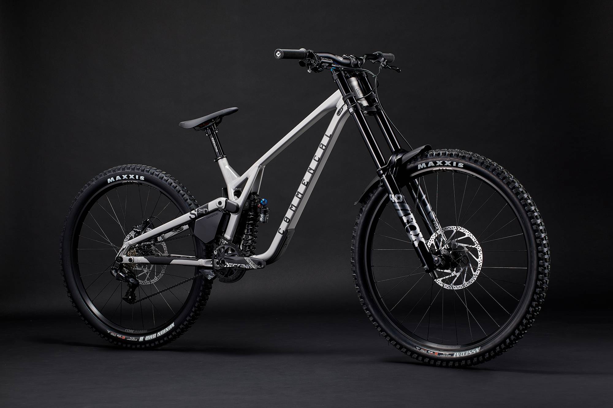 Commencal Supreme DH V5 Essential Silver Downhill Bike