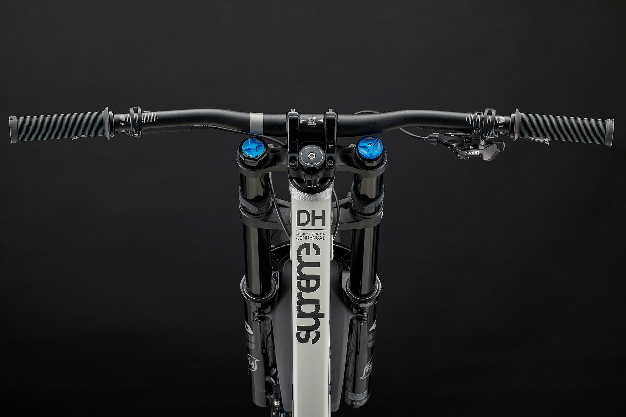 Commencal Supreme DH V5 Essential Silver Downhill Bike