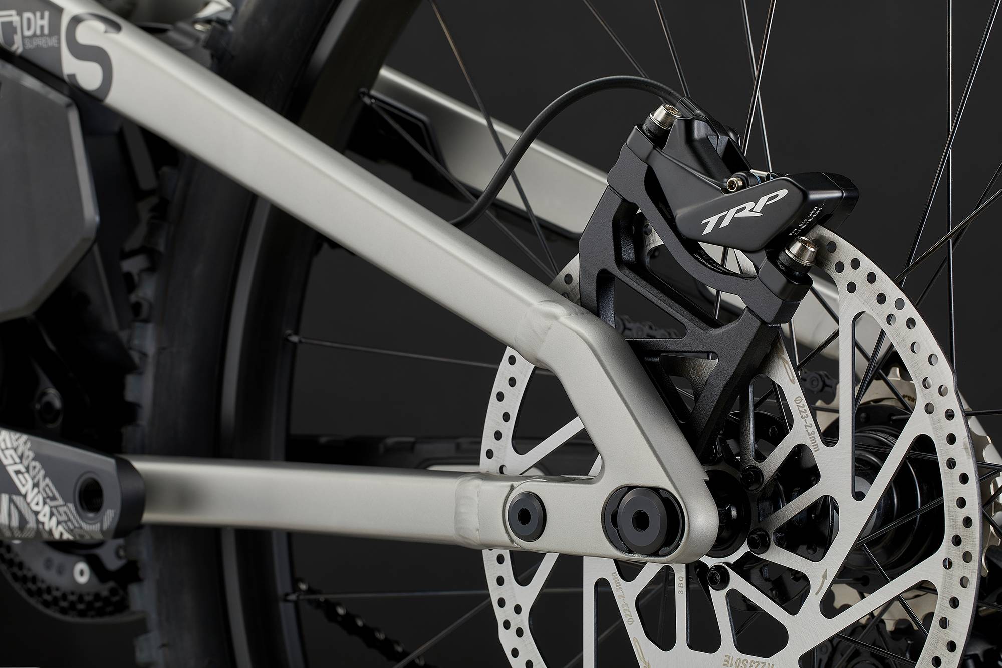 Commencal Supreme DH V5 Essential Silver Downhill Bike