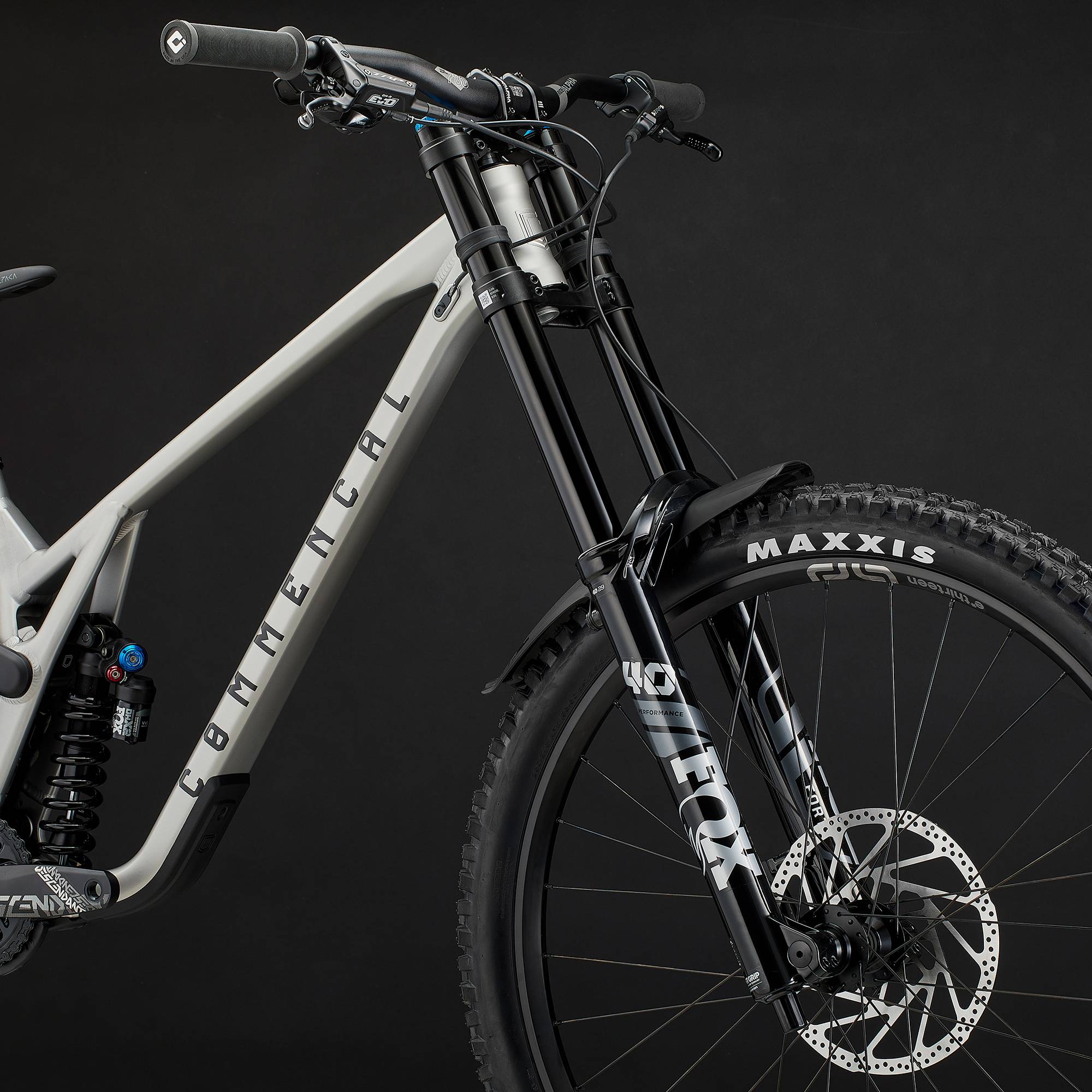 Commencal Supreme DH V5 Essential Silver Downhill Bike