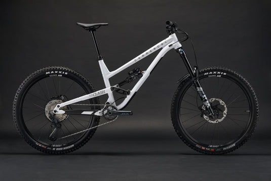 Commencal Clash Essential 2025 Pure White Enduro Bike