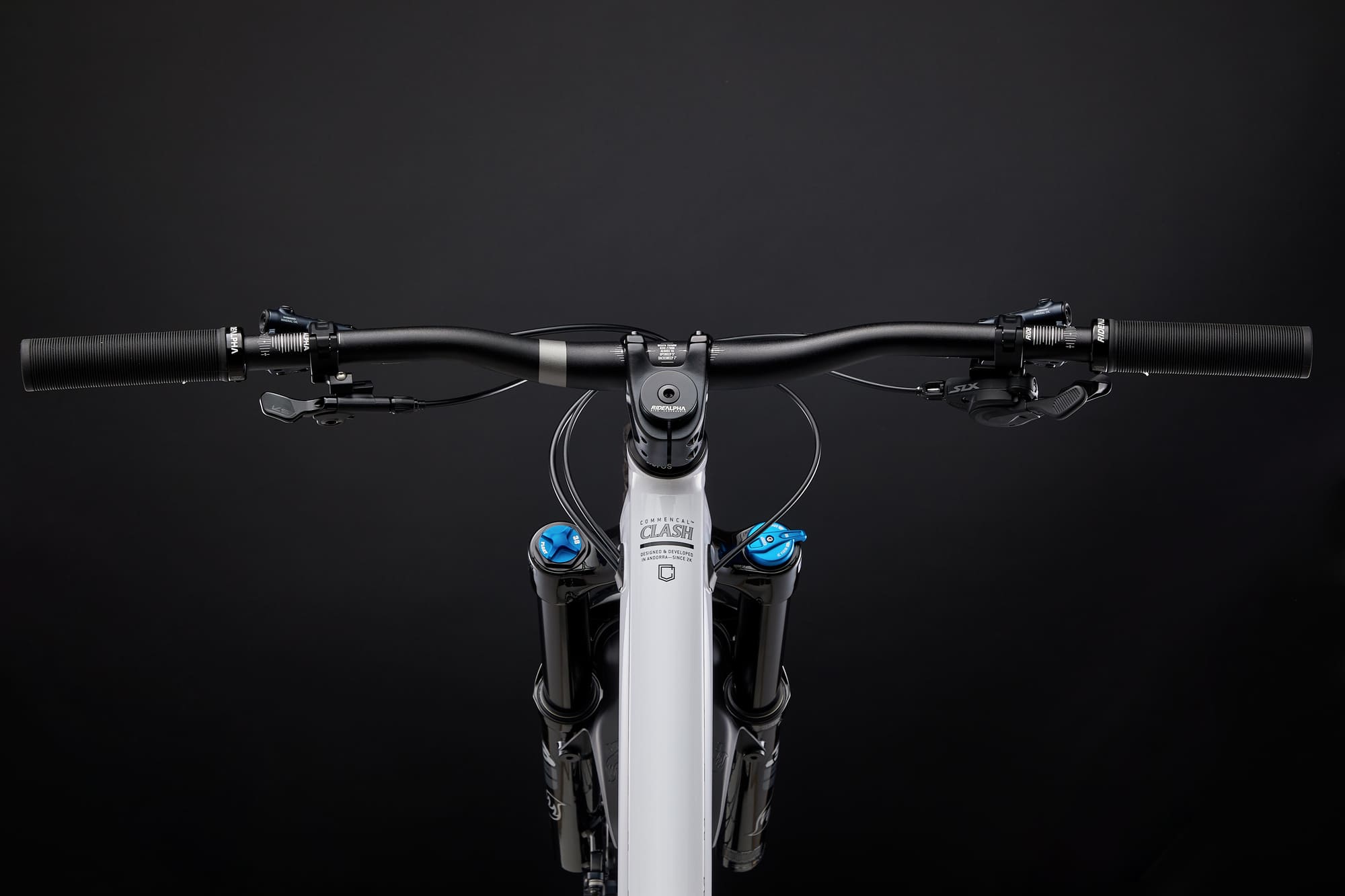 Commencal Clash Essential 2025 Pure White Enduro Bike