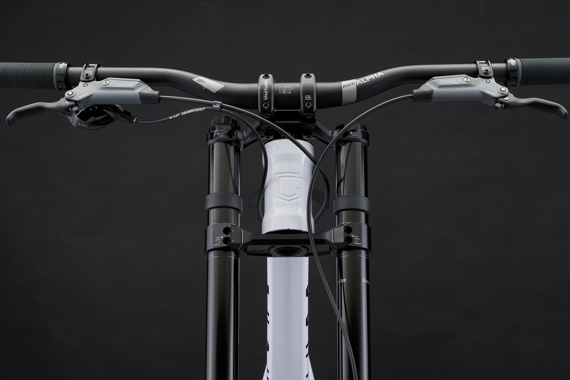 Commencal Supreme DH V5 RockShox Pure White 2026 Downhill Mountain Bike