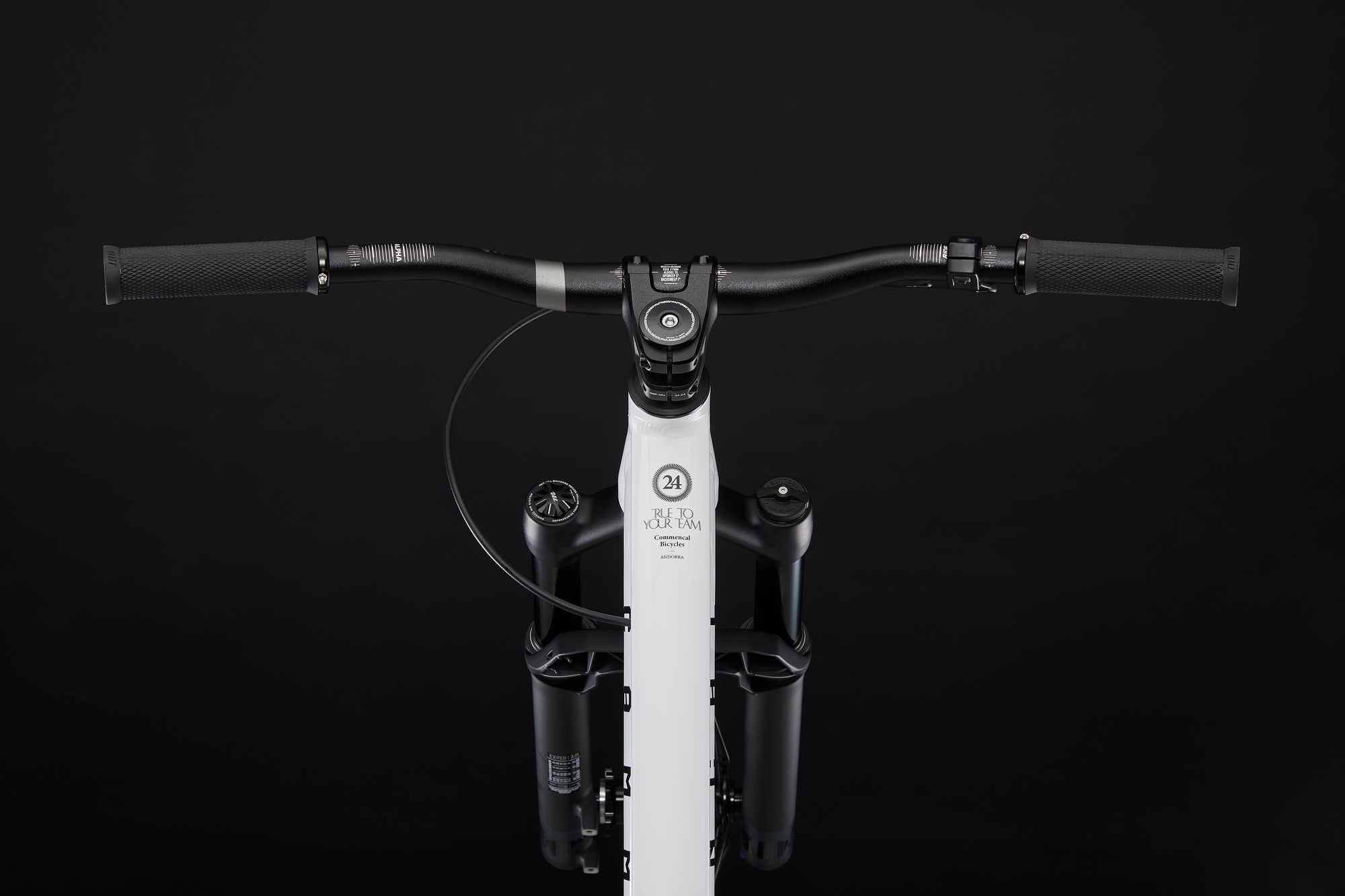 Commencal Absolut 24 Pure White Kids Dirt Bike