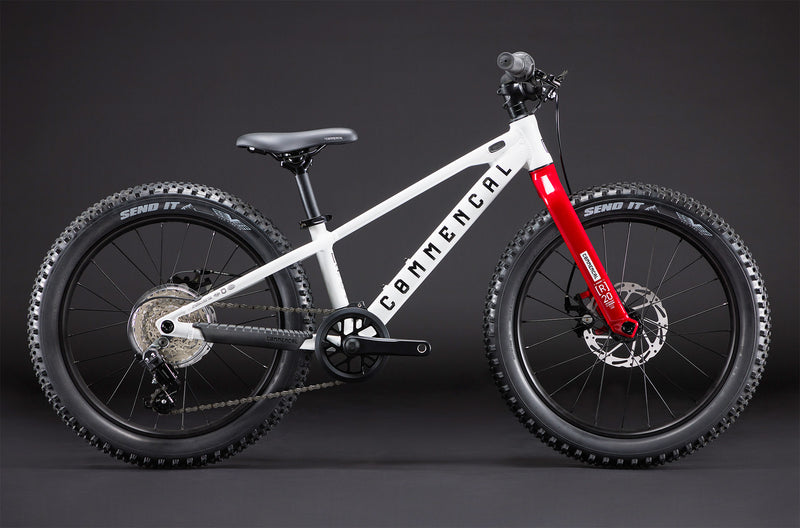 Load image into Gallery viewer, Commencal Ramones 20 Pure White Kids Bike
