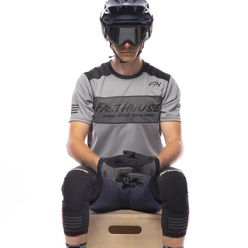 Load image into Gallery viewer, Fasthouse Acadia Short Sleeve Jersey - Heather Gray - Men&#39;s
