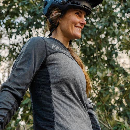 Load image into Gallery viewer, Fasthouse Women&#39;s Mercury Long Sleeve Jersey - Black Heather/Charcoal Heather
