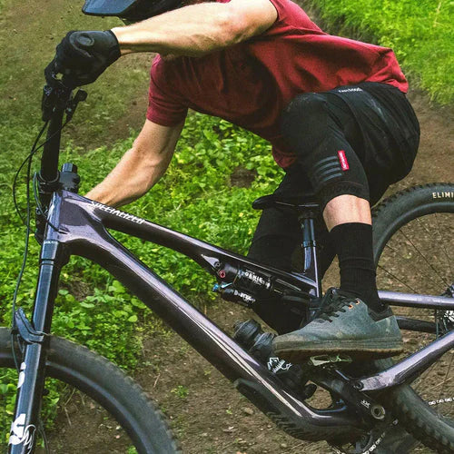 Load image into Gallery viewer, Fasthouse Youth Hooper Knee Pads
