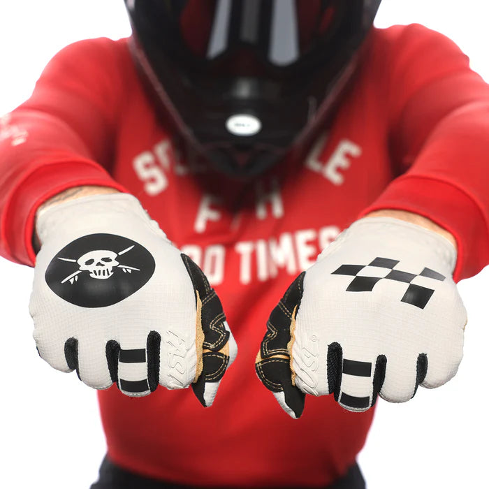 Load image into Gallery viewer, Fasthouse Speed Style Baja Glove - White Sand
