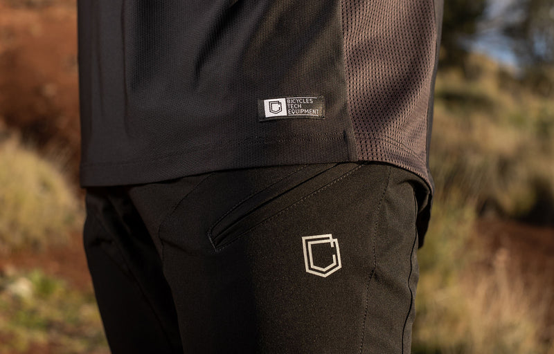 Load image into Gallery viewer, Commencal Tapered Pants Black/Grey - Unisex
