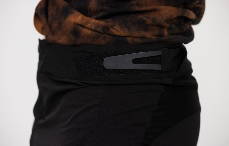 Load image into Gallery viewer, Commencal Tapered Fit Shorts - Black - Men&#39;s
