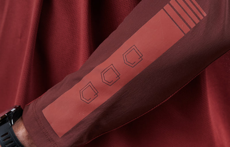 Load image into Gallery viewer, Commencal Hardy Long Sleeve Jersey 2-Tone Red Dirt
