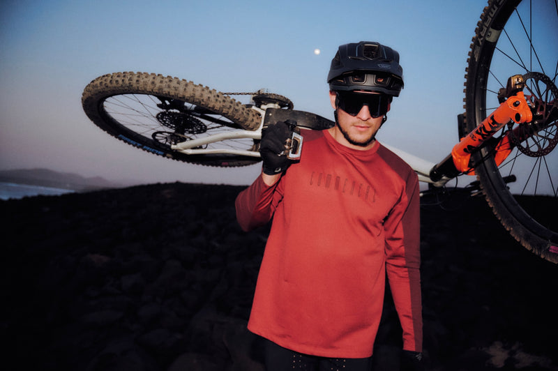 Load image into Gallery viewer, Commencal Hardy Long Sleeve Jersey 2-Tone Red Dirt
