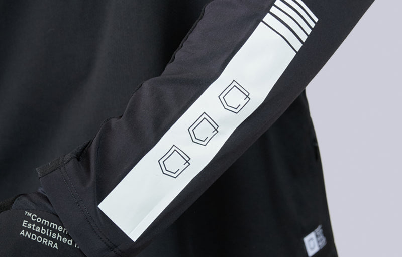 Load image into Gallery viewer, Commencal Hardy Long Sleeve Jersey Essential Black - Men&#39;s
