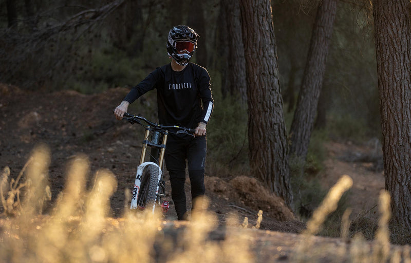Load image into Gallery viewer, Commencal Hardy Long Sleeve Jersey Essential Black - Men&#39;s
