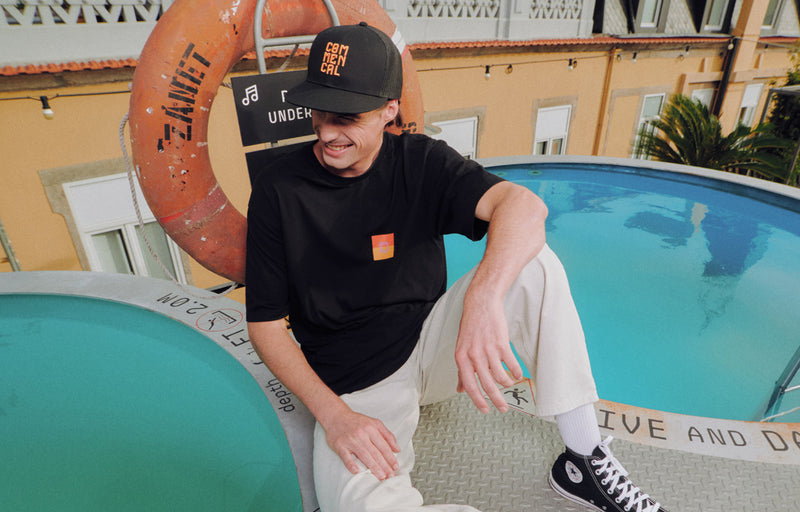 Load image into Gallery viewer, Commencal Kids Trucker Cap Black and Orange
