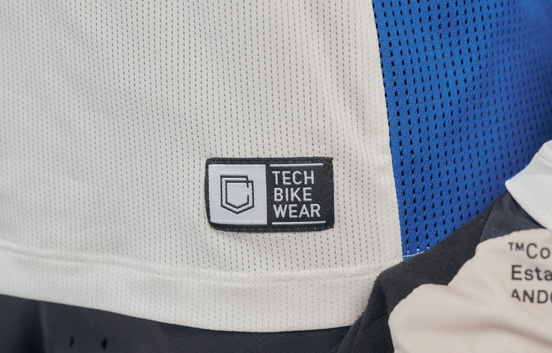 Load image into Gallery viewer, Commencal Lightech Long Sleeve Jersey - Strong White - Women&#39;s
