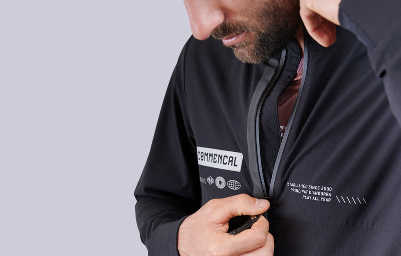 Load image into Gallery viewer, Commencal Packable Windproof Jacket Black
