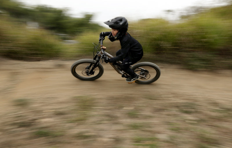 Load image into Gallery viewer, Commencal Kids Litech Long Sleeve Jersey - Black - Kids
