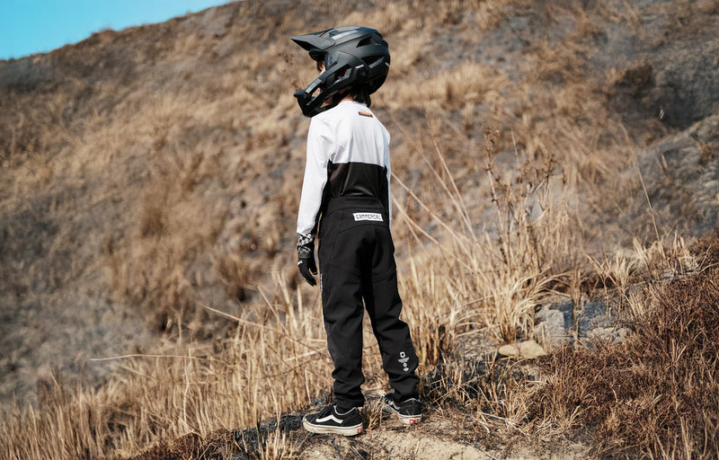 Load image into Gallery viewer, Commencal Hardtech Kids Pants - Black
