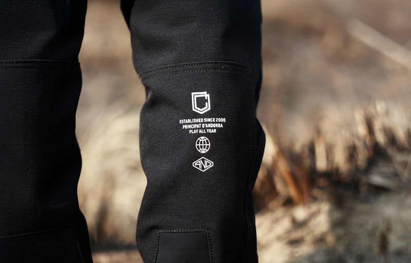 Load image into Gallery viewer, Commencal Hardtech Kids Pants - Black
