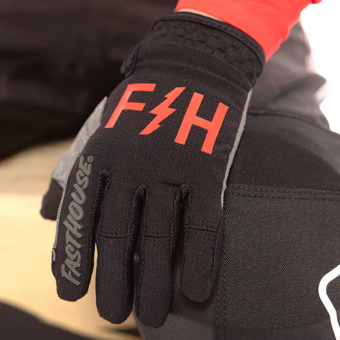 Load image into Gallery viewer, Fasthouse Youth Speed Style Akin Glove - Black/Red
