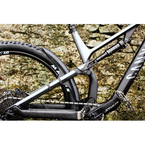 Load image into Gallery viewer, Mucky Nutz MugGuard Short Mudguard for Mountain Bikes
