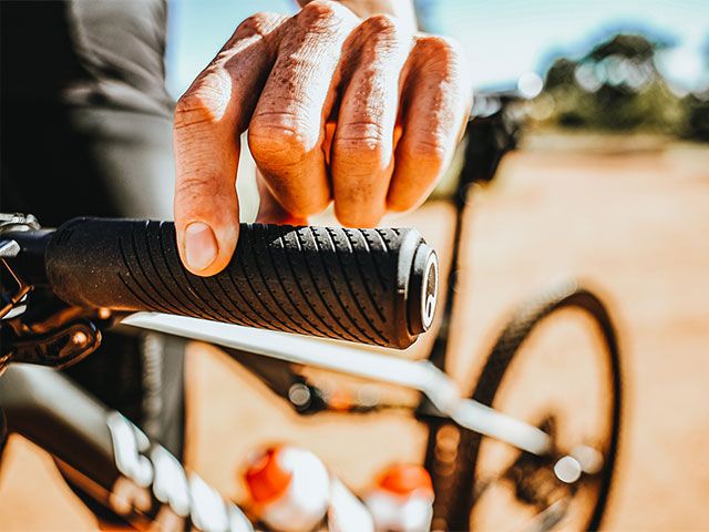 Load image into Gallery viewer, Ergon GXR Lightweight MTB Grips - Black

