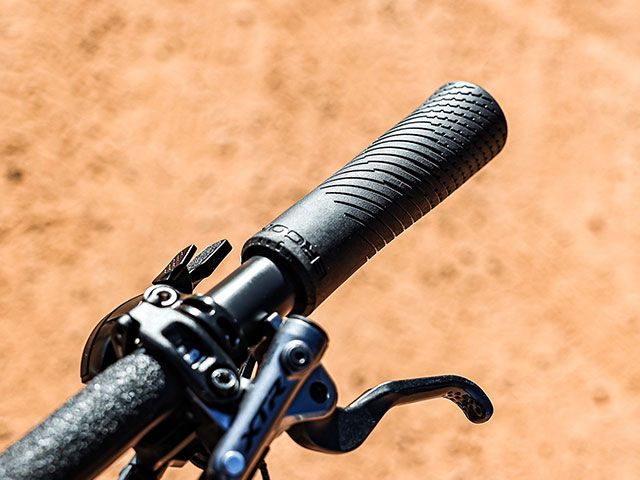 Load image into Gallery viewer, Ergon GXR Lightweight MTB Grips - Black
