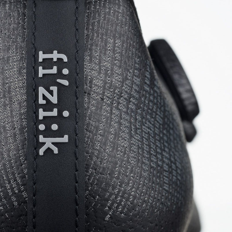Load image into Gallery viewer, Fizik Vento Infinito Knit Carbon 2 Cycling Shoes - Black
