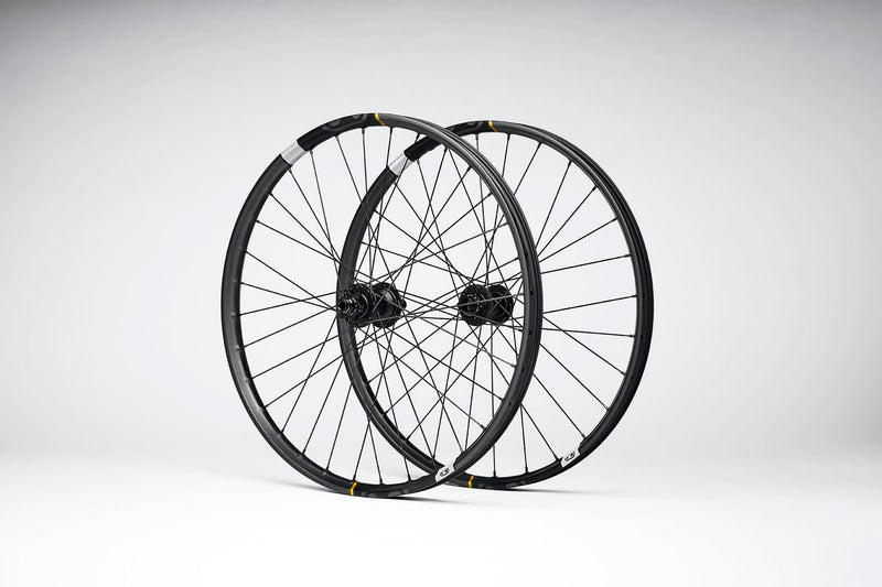 Load image into Gallery viewer, Crankbrothers Synthesis Carbon DH 11 Wheelset
