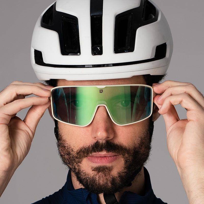 Load image into Gallery viewer, ULAC Neo Vue Otaku Sport Sunglasses with Photochromic and Polarized Lenses
