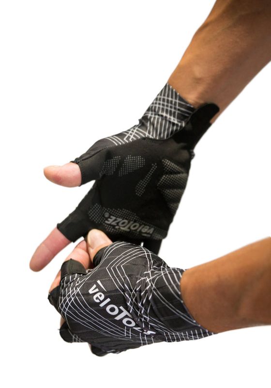 Load image into Gallery viewer, VeloToze Aero Gloves
