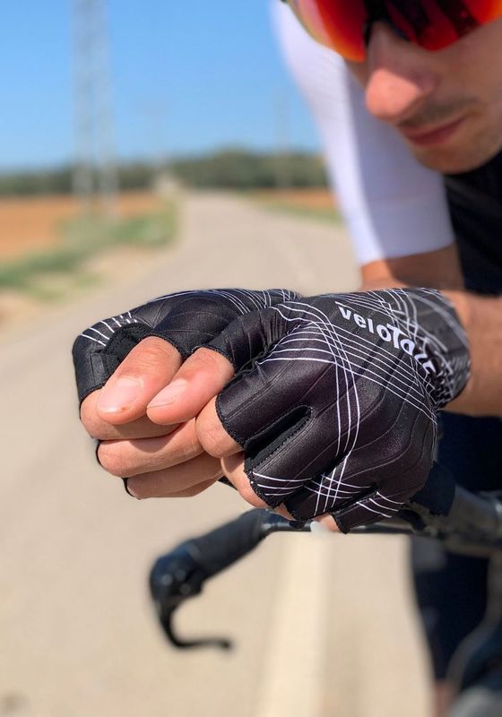 Load image into Gallery viewer, VeloToze Aero Gloves
